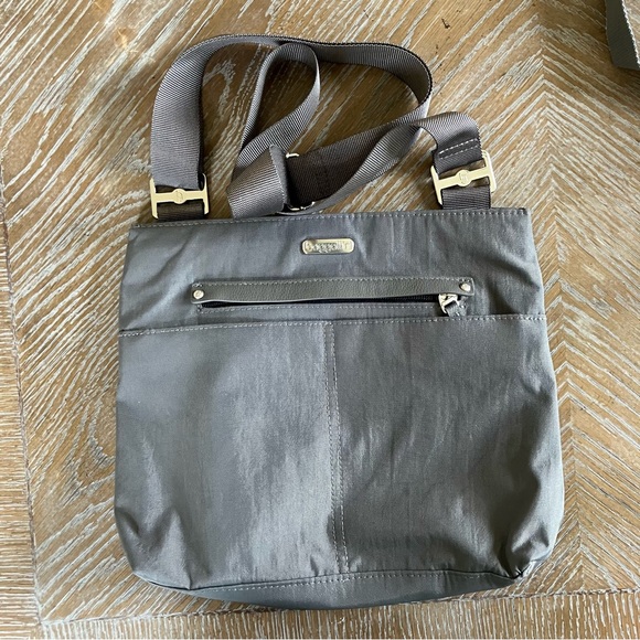Baggallini Handbags - NWOT Baggallini Nylon Travel Crossbody Bag